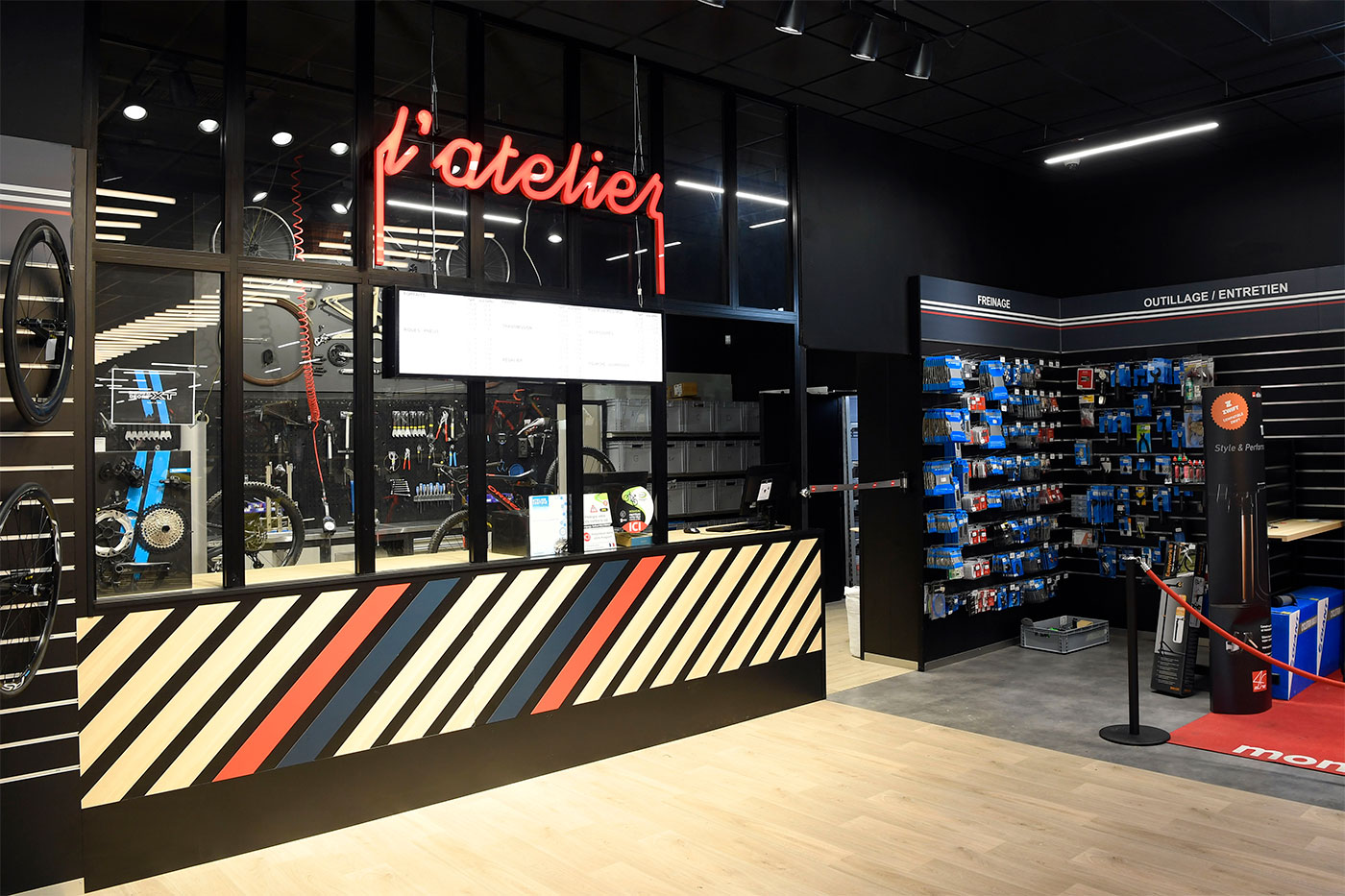 Intérieur d'un magasin Mondovélo
